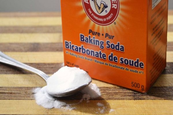 Khai thông đường ống và tẩy sạch mảng bám bồn cầu nhanh chóng bằng baking soda