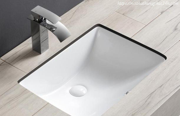 Lavabo âm bàn American Standard được lắp đặt hoàn toàn dưới mặt bàn có thiết kế về kiểu dáng sang trọng và hiện đại