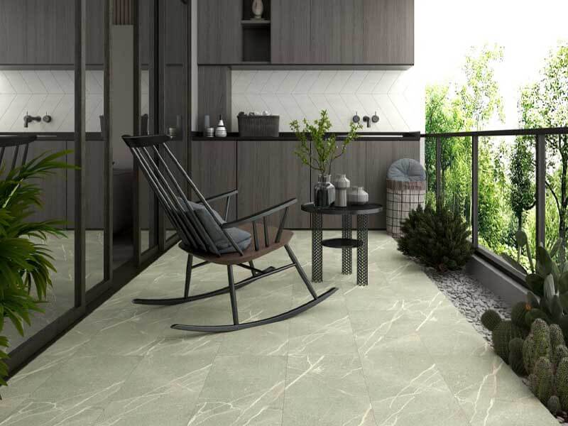 Gạch lát ban công 30x60 Đồng Tâm HOANGLIENSON010 sở hữu màu xám trang nhã, bề mặt sần phủ men mờ, giúp chống trơn trượt hiệu quả, phù hợp mọi không gian