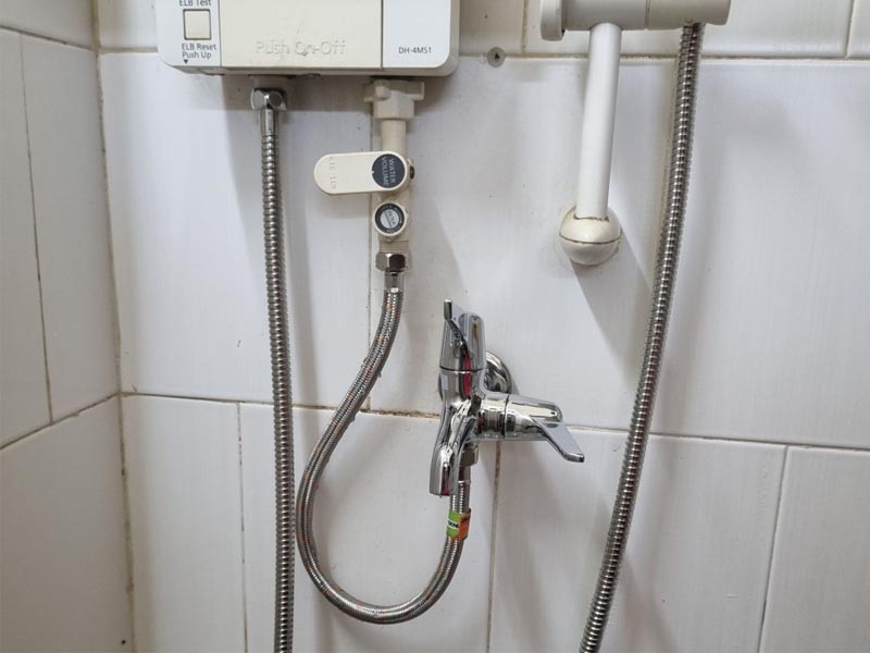 Vòi sen lạnh Inax có thể cấp nước cho máy nước nóng trực tiếp, giúp tối ưu tiện ích khi sử dụng