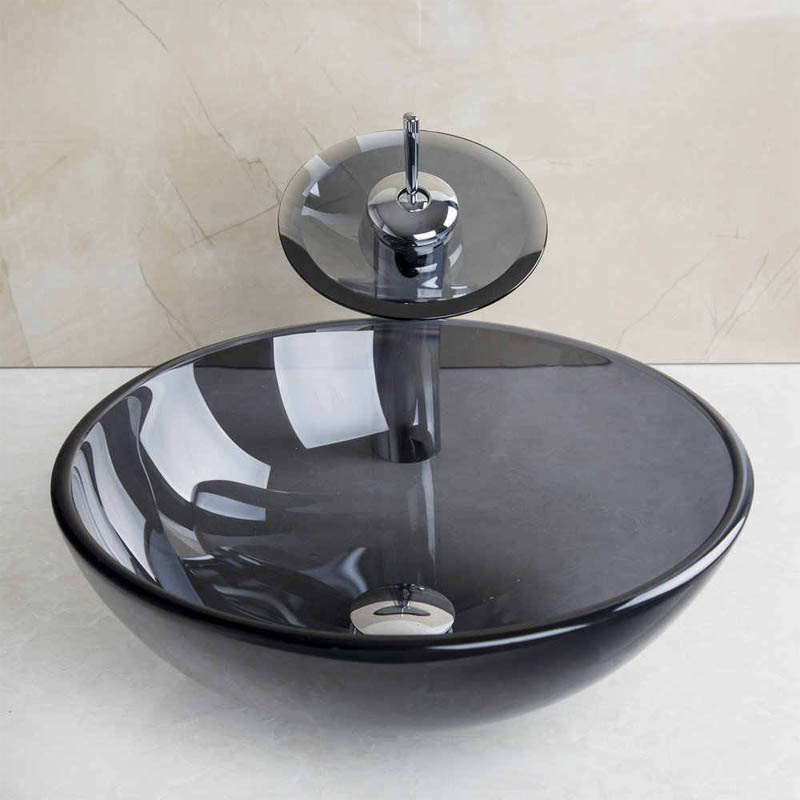 Loại lavabo bằng thủy tinh có vẻ đẹp trong suốt, tinh tế và hiện đại