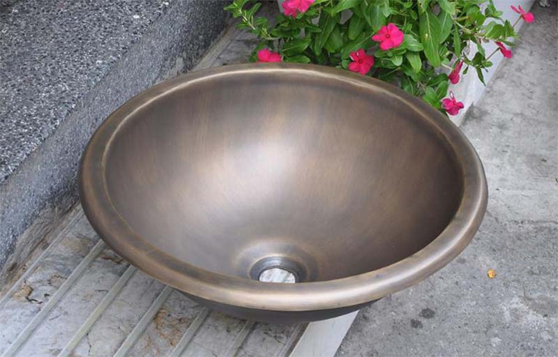 Chậu rửa mặt bằng đồng mang đến vẻ đẹp cổ điển, sang trọng và độc đáo