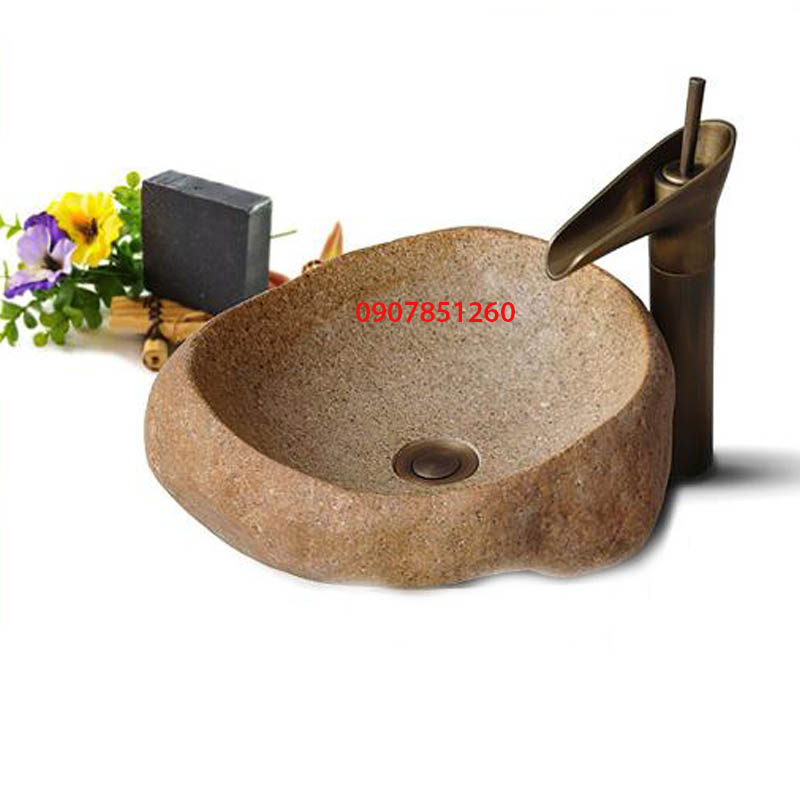 Chậu rửa mặt đá cuội làm từ đá cuội nguyên khối tạo điểm nhấn ấn tượng, mang phong cách gần gũi với thiên nhiên