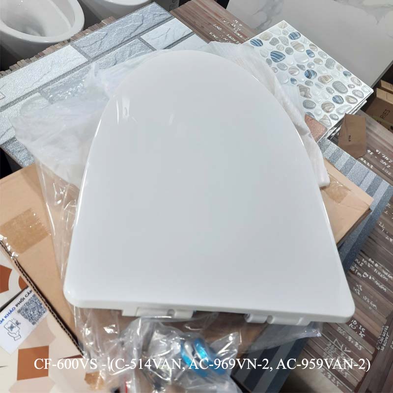 Nắp bồn cầu Inax CF-600VS đóng êm, bền chắc, mang lại trải nghiệm tiện nghi vượt trội.