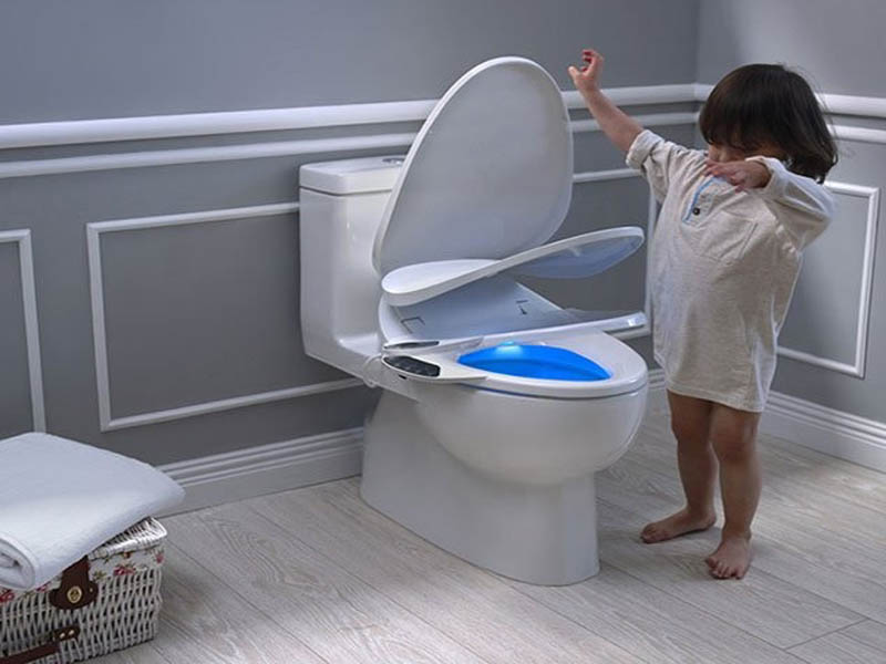 Nắp bồn cầu rơi êm đặc biệt hữu ích và rất an toàn trong các gia đình có trẻ nhỏ