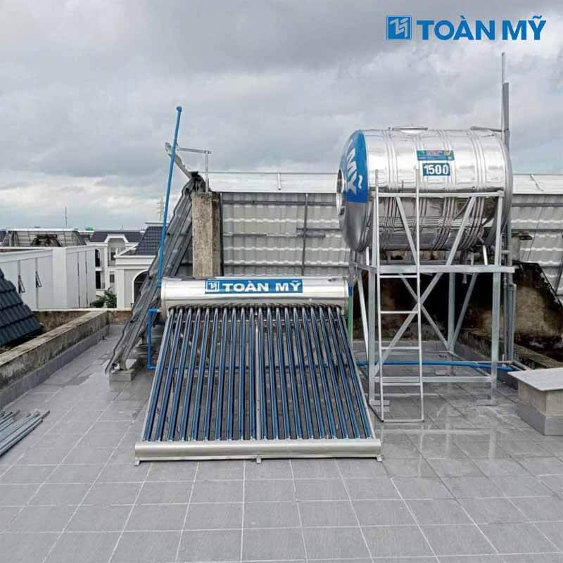 Ảnh thực tế máy nước nóng năng lượng mặt trời Toàn Mỹ chính hãng lắp đặt bởi Nội Thất Hưng Phát