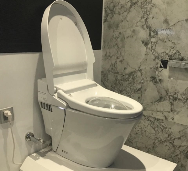 Đến trực tiếp showroom của Nội thất Hưng Phát để so sánh và chọn lựa được bồn cầu ưng ý với nhu cầu sử dụng