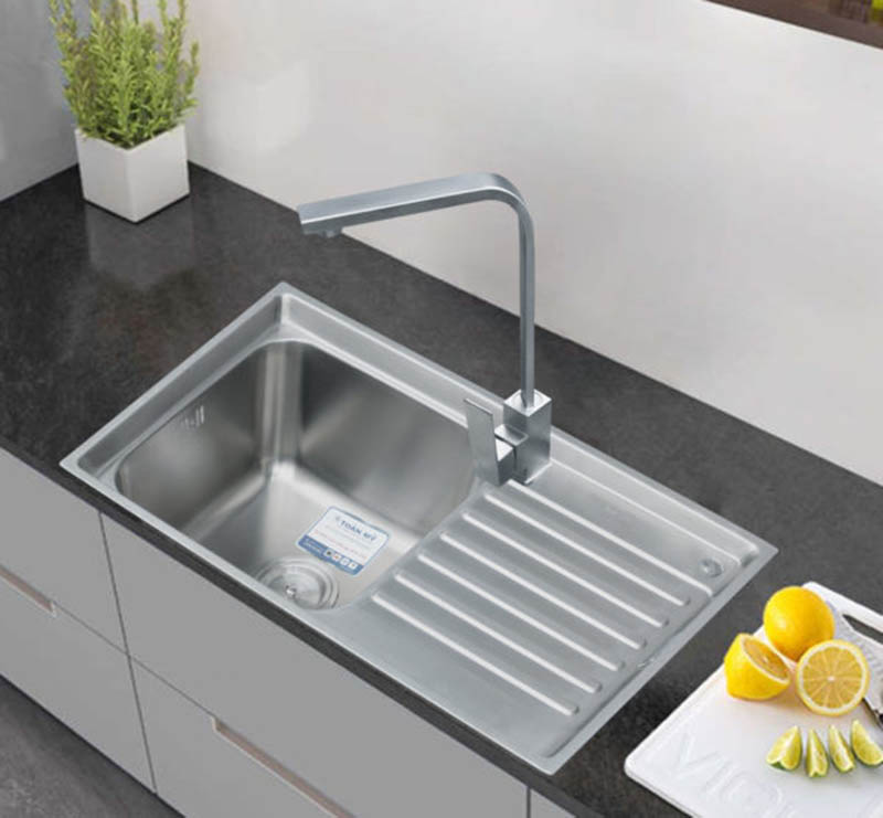 ​​​​​​​​​​​​​​​​​​​​​​​​​​​​Chậu rửa inox Toàn Mỹ với chất liệu inox cao cấp thiết kế tiện dụng, lòng chậu sâu, thoát nước nhanh