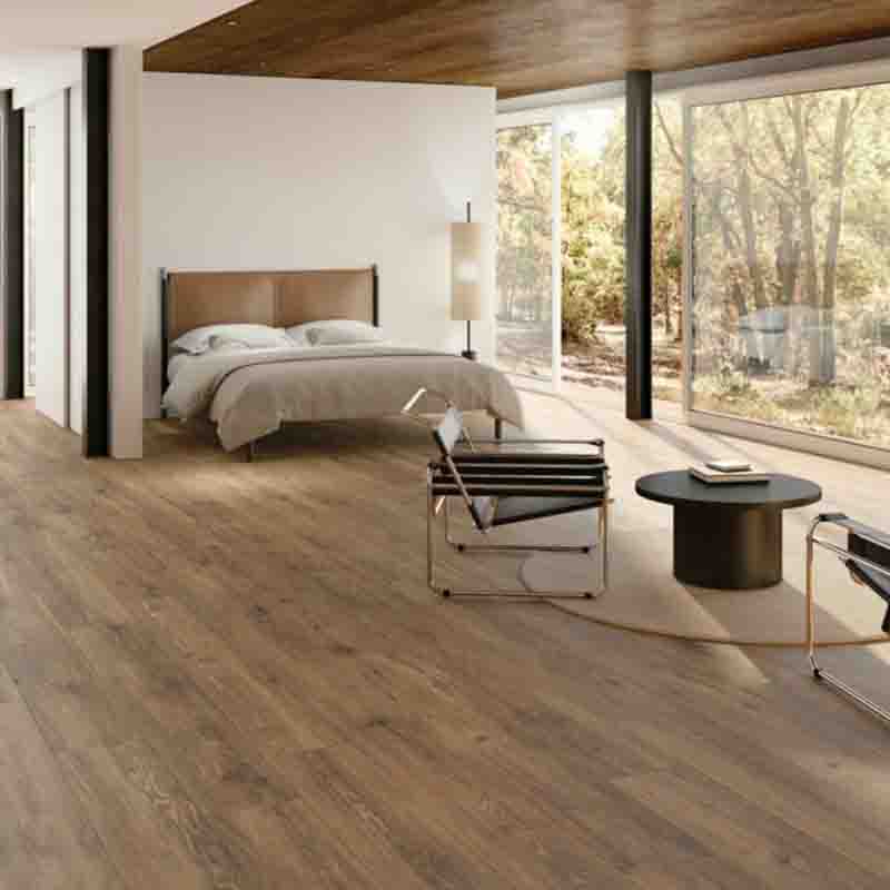 ​​​​​​​Gạch giả gỗ 15x90 màu nâu đậm giúp tăng chiều sâu tao cảm giác hài hòa