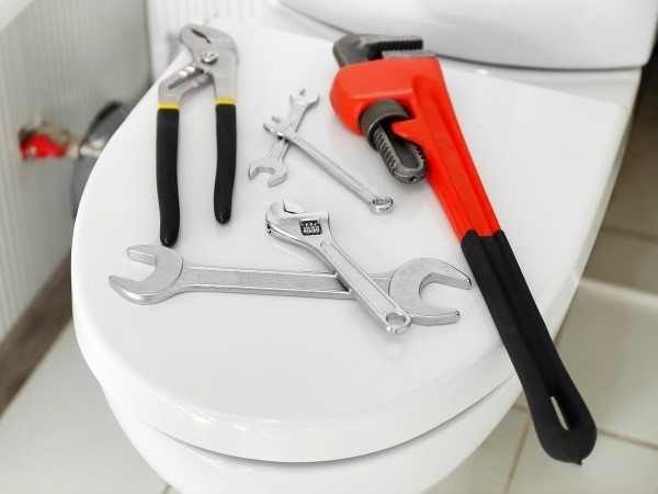 Trang bị đầy đủ dụng cụ để tiện trong việc lắp đặt đường ống