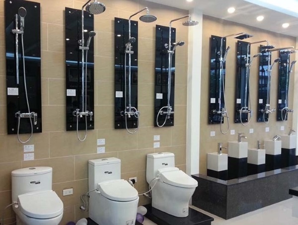Showroom trưng bày theo danh mục giúp khách mua lẻ dễ lựa chọn 
