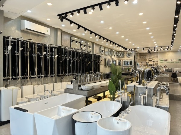 Showroom TTCERA trưng bày nhiều mẫu thiết bị vệ sinh chất lượng 