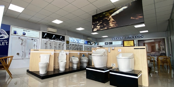 Showroom TDM Tuấn Đức rộng rãi, phân phối nhiều thiết bị vệ sinh cao cấp